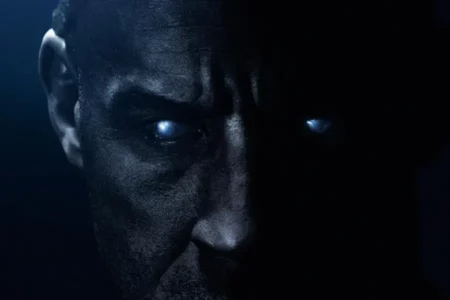 Ekspresi Vin Diesel dalam poster film Riddick (2013)