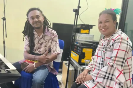 Pelatih vokal dari Gereja Kristen Injili Sion Sanggeng, Selina Werey dan Barry Mambor (foto: Dok Kemenag RI)
